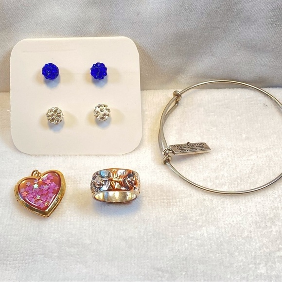 Locket jewelry bundle. All items included in this bundle - Picture 8 of 8